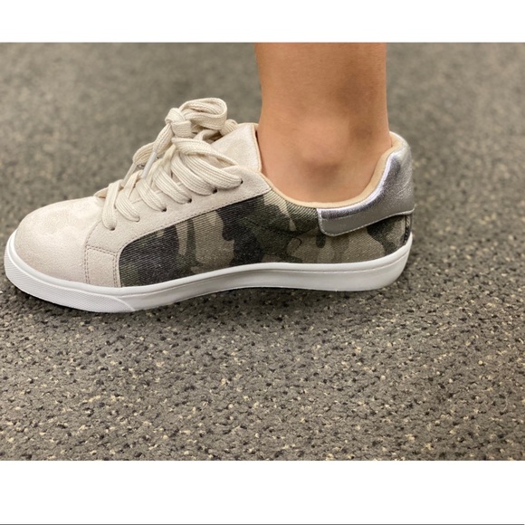 Camo lace up sneaker - Picture 7 of 8